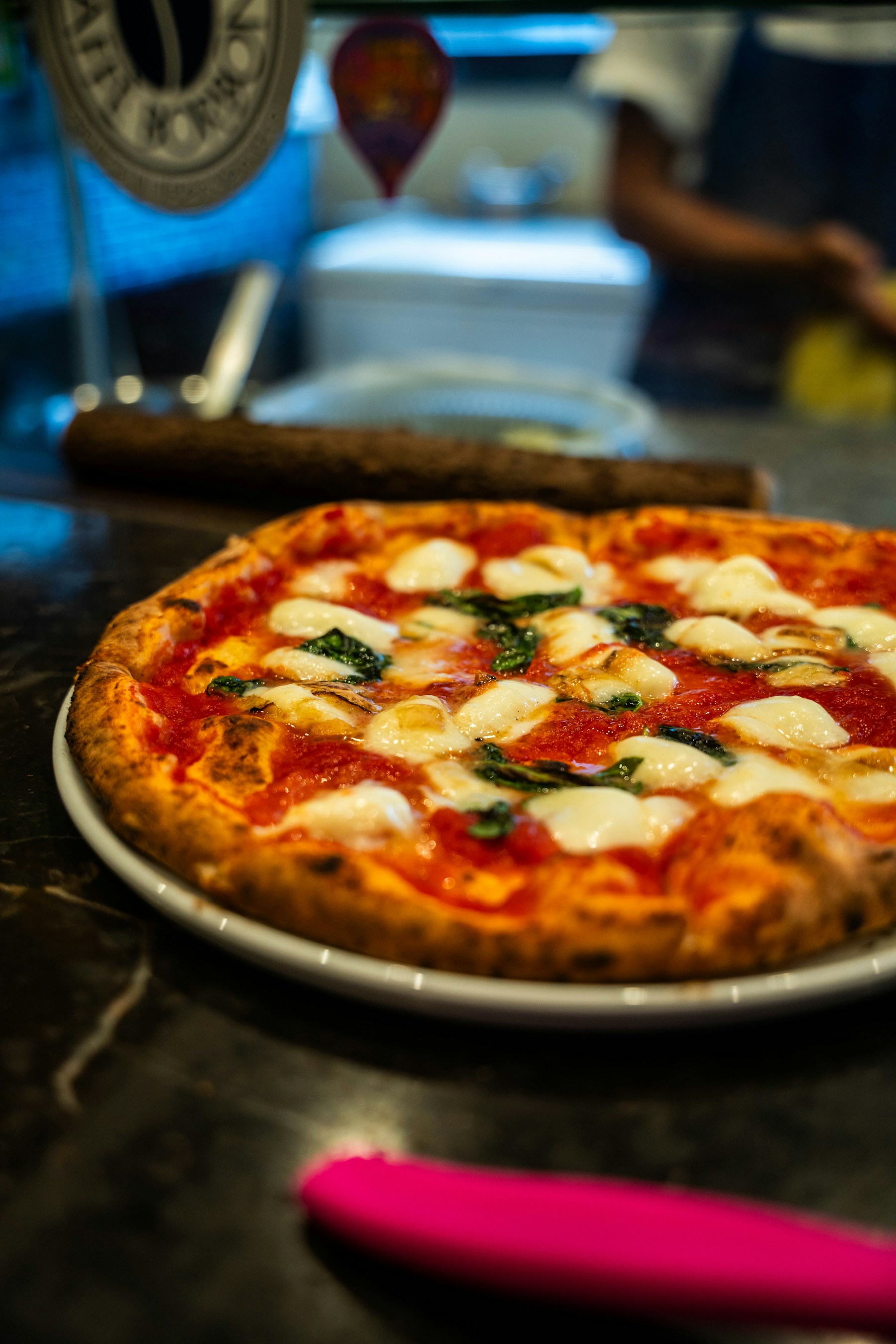 Pizza artisanale fraîchement préparée